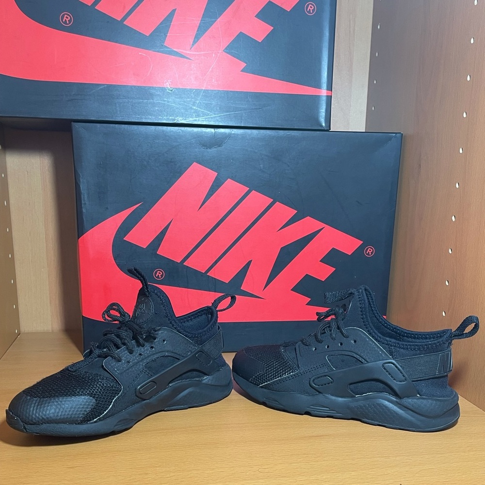 Nike Air Huarache Triple Black (GS)